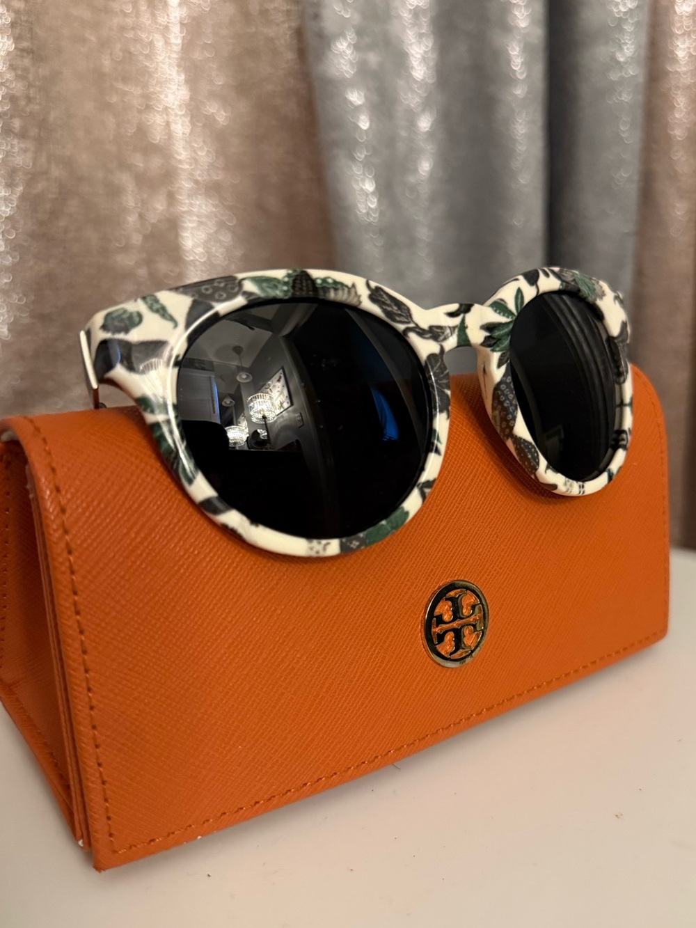 Authentic TORY BURCH  Sunglasses 😎🌞TY9044